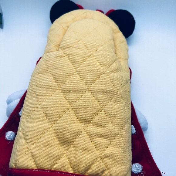 NWOT Disney Minnie Mouse Oven Mitt. Bought during our last trip to Disney! - Picture 2 of 2